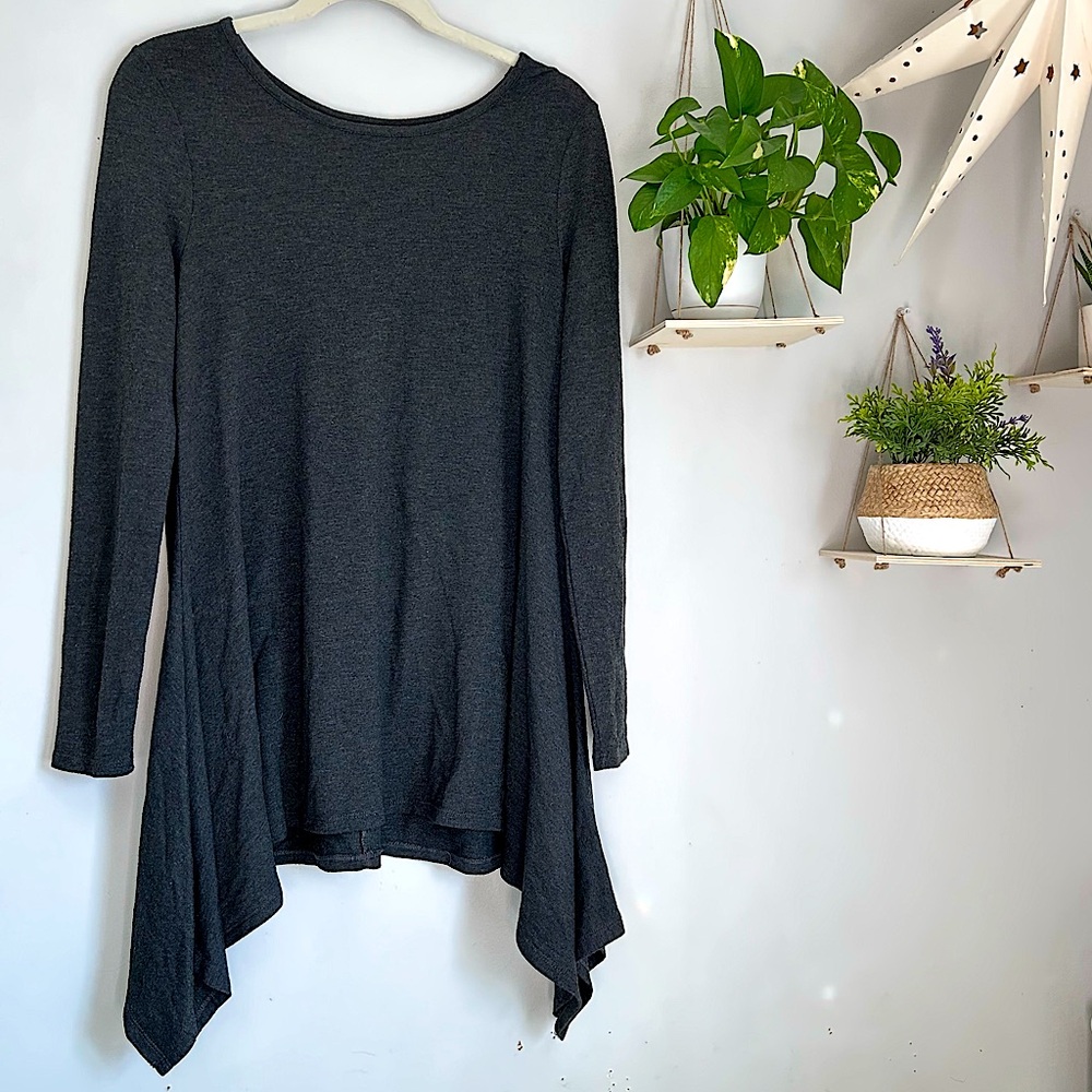 🩷CUPIO CHIC GRAY BLACK ASYMMETRICAL LONG SLEEVE TUNIC SIZE MEDIUM SCOOP NECK